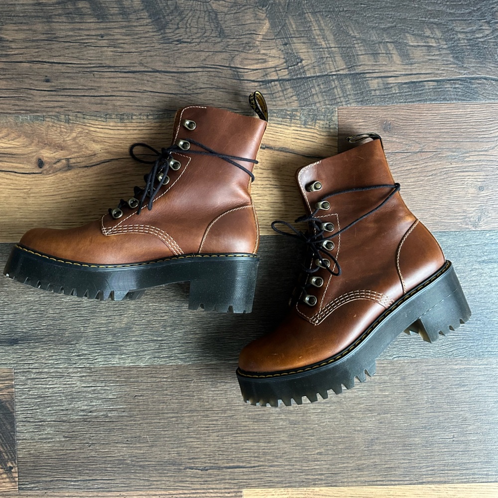 Doc Marten Leona Boots